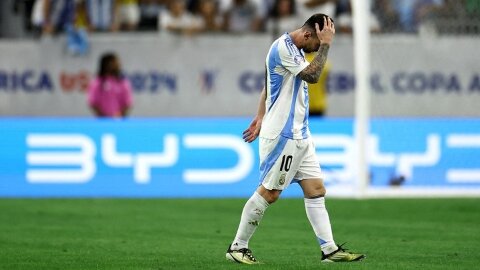 Lionel Messi: ‘Tàng hình’ lúc cần, hiện hình lúc... dở